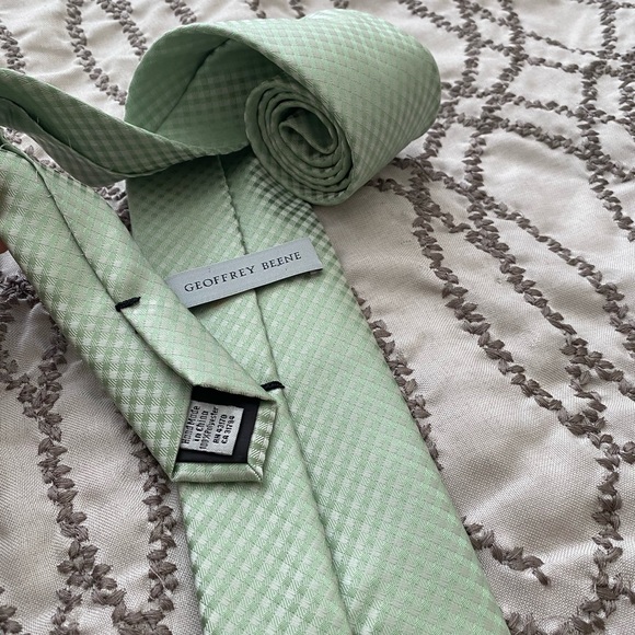 Geoffrey Beene Neck Tie - Picture 4 of 4